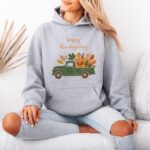 Happy Thanksgiving Hoodie – Vintage Green Pickup Truck & Pumpkins, Cozy Unisex